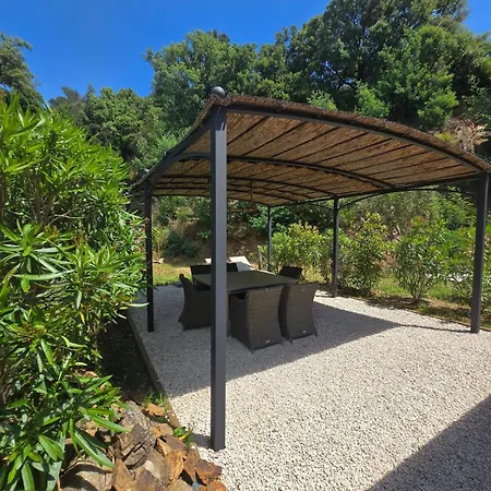 La Croix-valmer, La Ferme, Le Vergeron, Entre Terre Et Ла Круа-Вальме